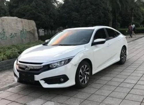 小汽车剩多少油加好