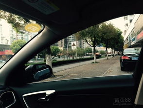 汽车玻璃摸多少钱 汽车玻璃摸多少钱