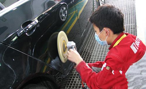 汽车喷漆要多少师傅喷 汽车喷漆要多少师傅喷