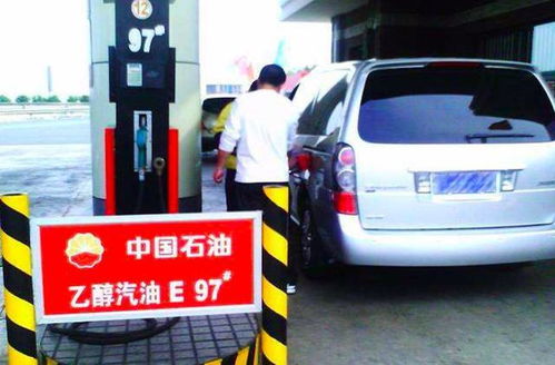 汽车出场自带油有多少