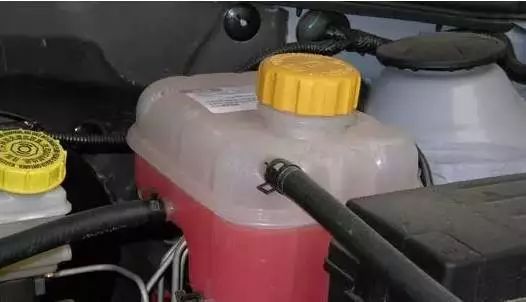 汽车水温到多少加水 汽车水温到多少加水