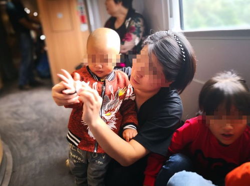 病重男孩与全班拍毕业照次日离世(病重男孩与全班拍毕业照，生命之光与告别之殇)