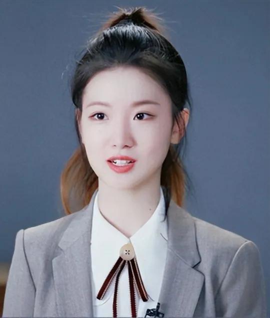 孟羽童称时隔两年收到董明珠微信(孟羽童时隔两年再获董明珠微信，一段职场佳话的重逢)