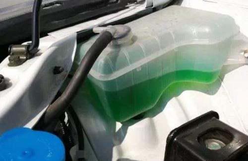 汽车0下多少度换防冻液(汽车防冻液更换的温度阈值解析)