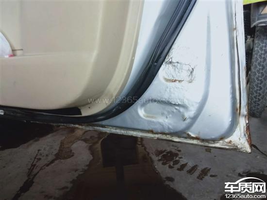 汽车门生锈多少钱一次(汽车门生锈维修费用详解，一次多少钱？
