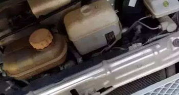 5个空瓶换汽车水多少钱(揭秘5个空瓶换汽车水背后的故事，价格与价值如何交织)