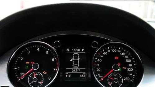 小汽车1公里需耗多少油(小汽车每公里油耗解析，油耗背后的因素与节约策略)
