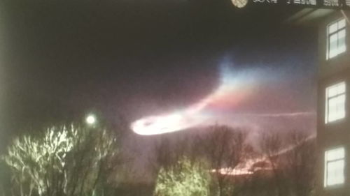 大连天空现“窟窿云”大连天空惊现奇特窟窿云,探索其神秘面纱背后的科学奥秘) 大连天空现“窟窿云”大连天空惊现奇特窟窿云,探索其神秘面纱背后的科学奥秘)