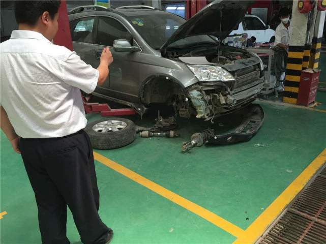 汽车撞人尾椎骨折赔多少(汽车撞人尾椎骨折赔偿解析)