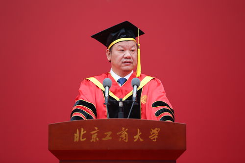 北京工商大学毕业典礼校长为小猫拨穗 北京工商大学毕业典礼校长为小猫拨穗