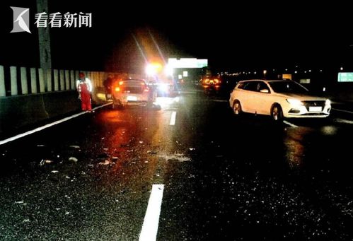 男子果断变道躲开后车致命追尾