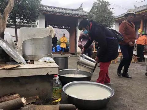 “一方有难 八方做饭”